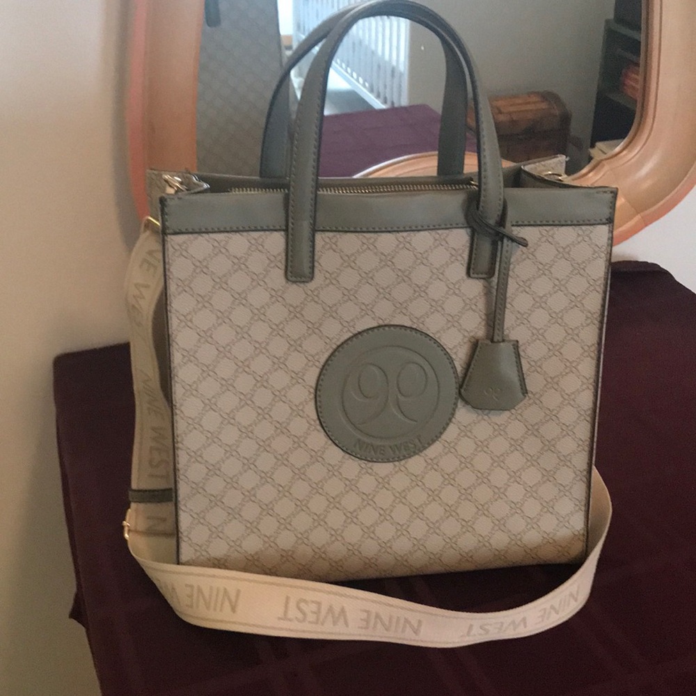 Nine West leather Tan and grey purse